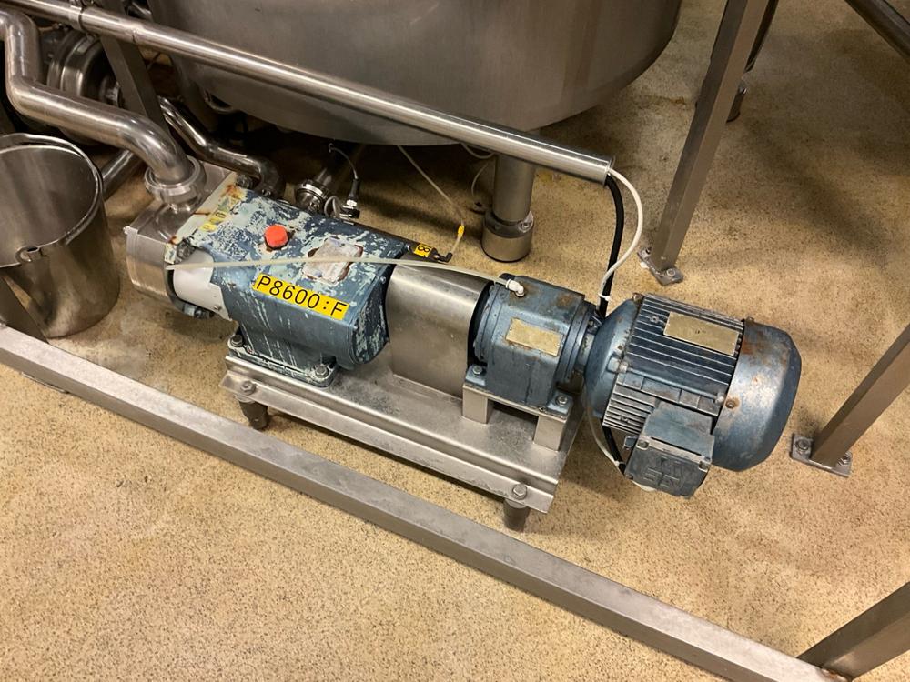 Alfa Laval Pneumatic valve and pump setup