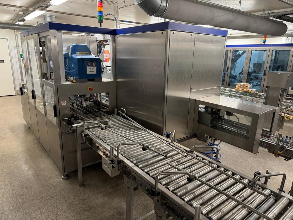 2010 Tetra Pak Cardboard packer 32