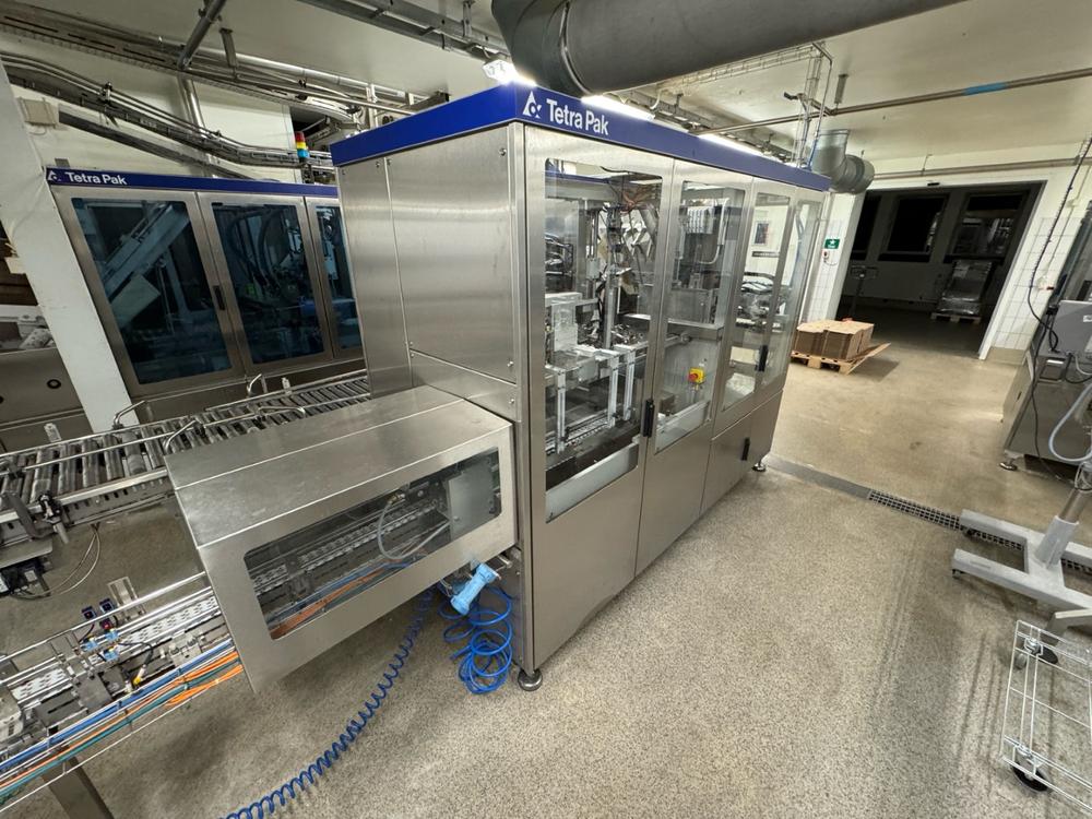 2010 Tetra Pak Cardboard packer 32