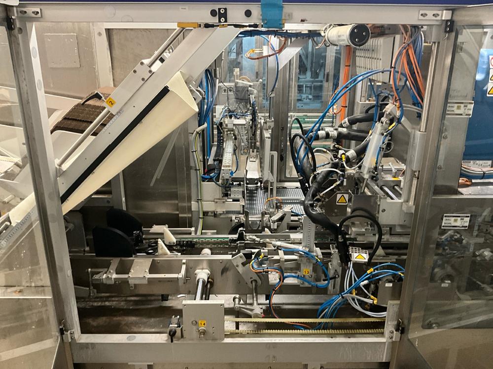 2010 Tetra Pak Cardboard packer 32