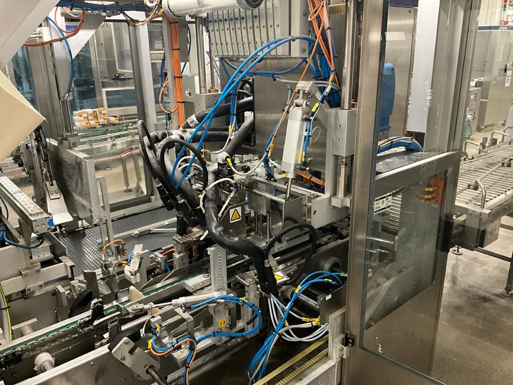 2010 Tetra Pak Cardboard packer 32
