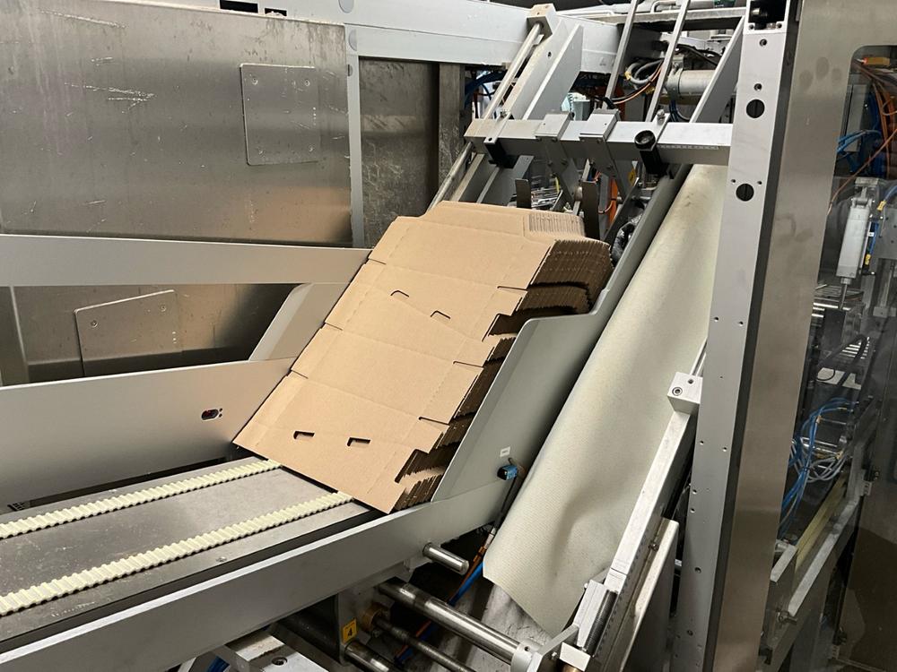 2010 Tetra Pak Cardboard packer 32