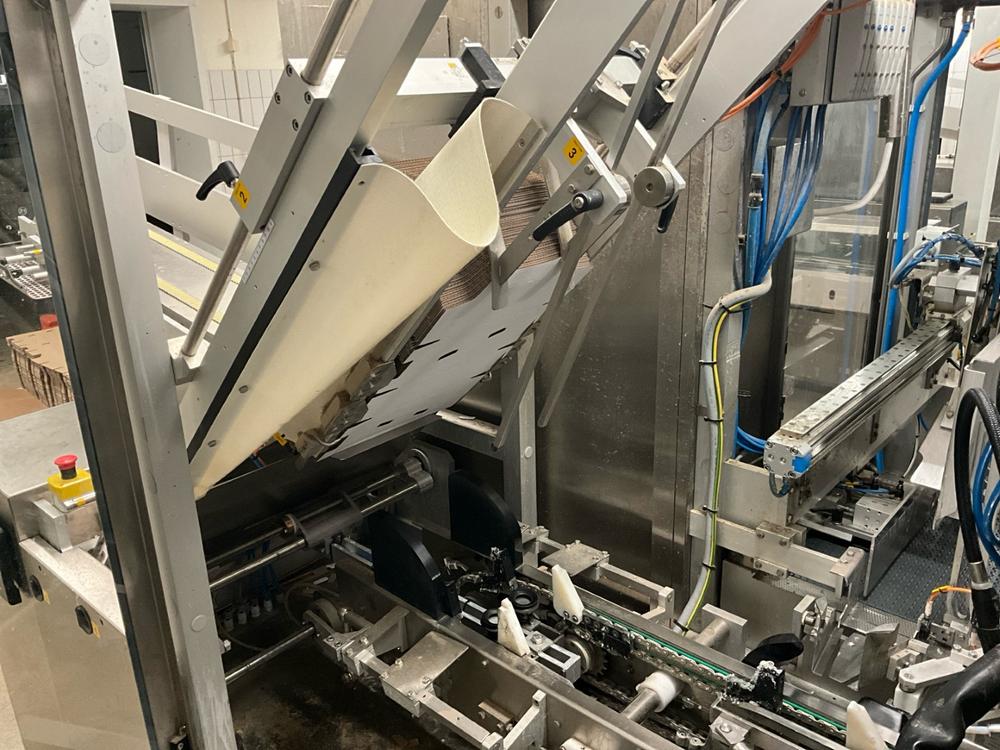 2010 Tetra Pak Cardboard packer 32