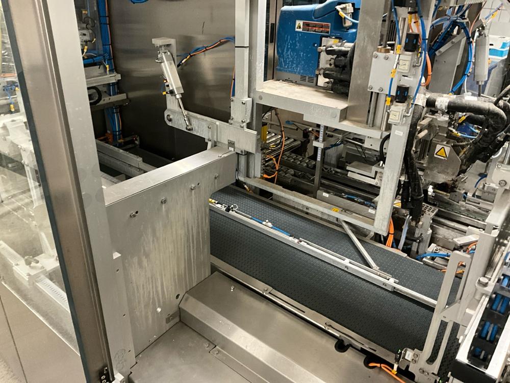 2010 Tetra Pak Cardboard packer 32
