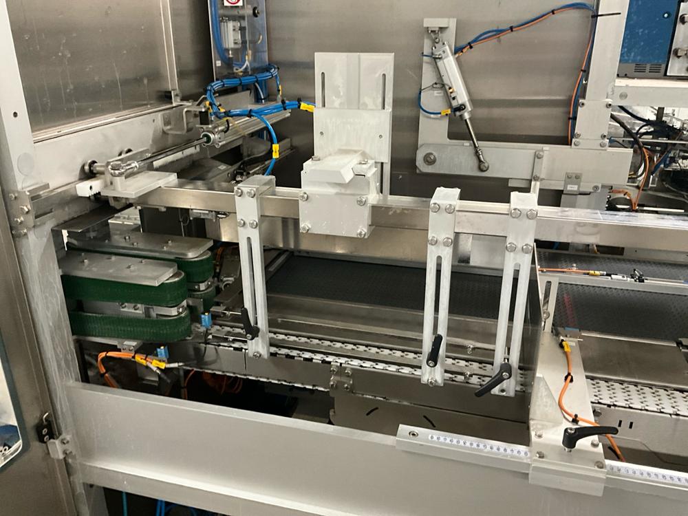 2010 Tetra Pak Cardboard packer 32