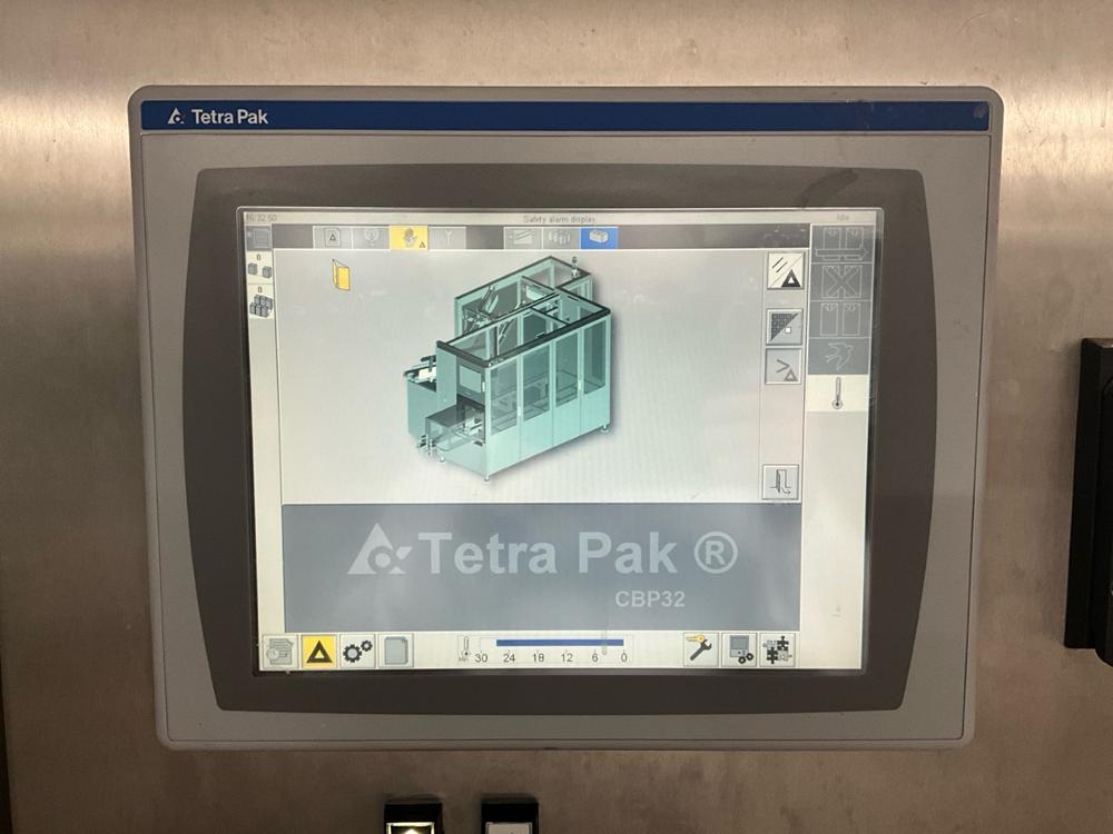 2010 Tetra Pak Cardboard packer 32
