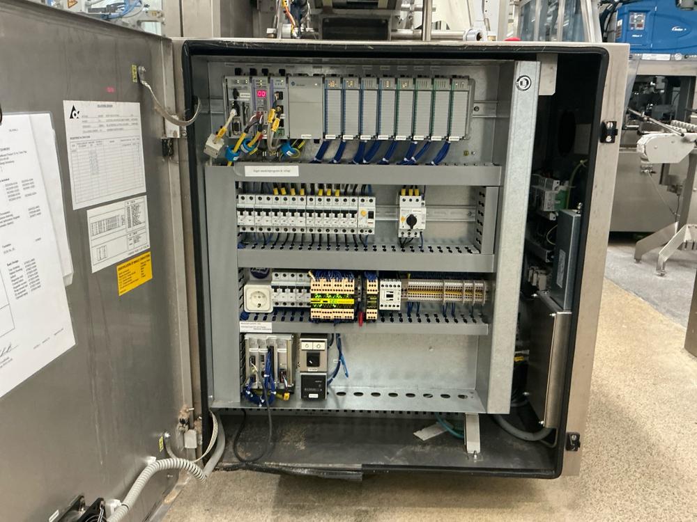 2010 Tetra Pak Cardboard packer 32