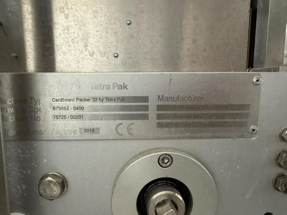 2010 Tetra Pak Cardboard packer 32